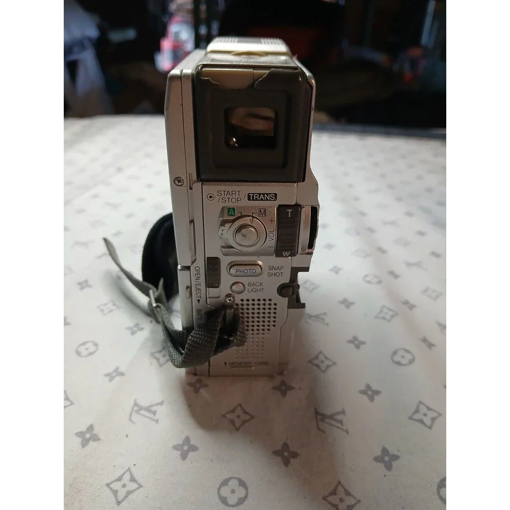 Vtg JVC GR-DVM70U Mini DV Digital Video Camera Japan Digital Still For Parts